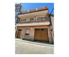 EDIFICIO CON DOS VIVIENDAS GARAJE Y PATIO EN PEÑAFIEL