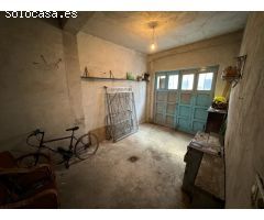 CASA EN EL CENTRO PARA REFORMAR CON GARAJE