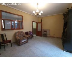 CASA EN EL CENTRO PARA REFORMAR CON GARAJE