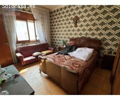 DOS CASAS JUNTAS EN MITAD DEL PUEBLO