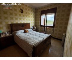 DOS CASAS JUNTAS EN MITAD DEL PUEBLO