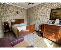 DOS CASAS JUNTAS EN MITAD DEL PUEBLO