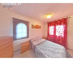 Casa adosada a un solo vecino de dos planta de altura y garaje de 60 m2.