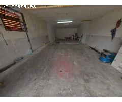 Casa adosada a un solo vecino de dos planta de altura y garaje de 60 m2.