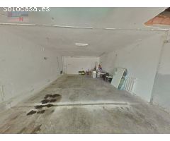 Casa adosada a un solo vecino de dos planta de altura y garaje de 60 m2.