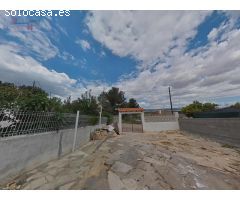 Casa adosada a un solo vecino de dos planta de altura y garaje de 60 m2.