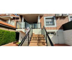 CHALE PAREADO DE 330m2 CON 5 HABITACIONES 3 BAÑOS EN EL CAMPO REAL