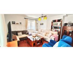 CHALÉ PAREADO DE 245M2 3 HABIT. 3 BAÑOS EN ZONA TRANQUILA DE CAMPO REAL