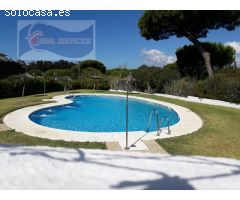 se vende estupenda casa adosada en Nuevo Portil, Huelva.