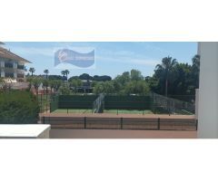 SE ALQUILA ESTUPENDO APARTAMENTO EN PRIMERA LINEA DE PLAYA EN NUEVO PORTIL,
