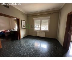 ESPECTACULAR PISO DE 300 M² GARAJE Y PATIO EN PLAZA DE LOS ALFÉRECES