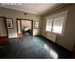 ESPECTACULAR PISO DE 300 M² GARAJE Y PATIO EN PLAZA DE LOS ALFÉRECES