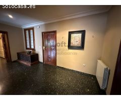 ESPECTACULAR PISO DE 300 M² GARAJE Y PATIO EN PLAZA DE LOS ALFÉRECES