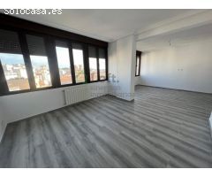 PISO RECIÉN REFORMADO CON GARAJE Y TRASTERO EN EL CENTRO DE BADAJOZ (EDIFICIO