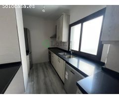 PISO RECIÉN REFORMADO CON GARAJE Y TRASTERO EN EL CENTRO DE BADAJOZ (EDIFICIO