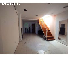 LOCAL COMERCIAL CON POSIBILIDAD DE VIVIENDA EN EL CENTRO