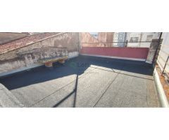 ¡EXCELENTE INVERSIÓN! EDIFICIO DE TRES PLANTAS CON GRAN TERRAZA EN EL CENTRO