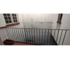 ¡EXCELENTE INVERSIÓN! EDIFICIO DE TRES PLANTAS CON GRAN TERRAZA EN EL CENTRO