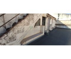 ¡EXCELENTE INVERSIÓN! EDIFICIO DE TRES PLANTAS CON GRAN TERRAZA EN EL CENTRO