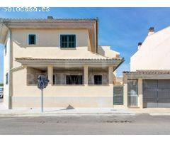 Adosado en Llubí: Nueva Construcción con Piscina Comunitaria y Vistas al Campo