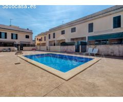 Adosado en Llubí: Nueva Construcción con Piscina Comunitaria y Vistas al Campo