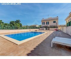 Adosado en Llubí: Nueva Construcción con Piscina Comunitaria y Vistas al Campo