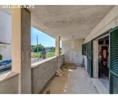 Adosado en Llubí: Nueva Construcción con Piscina Comunitaria y Vistas al Campo