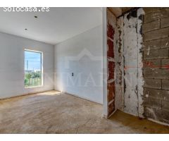 Adosado en Llubí: Nueva Construcción con Piscina Comunitaria y Vistas al Campo