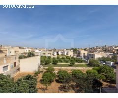 Adosado en Llubí: Nueva Construcción con Piscina Comunitaria y Vistas al Campo