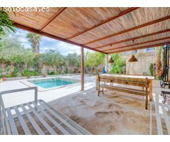 Hermosa Casa Reformada con Patio y Piscina en las Afueras de Campanet