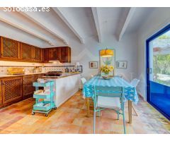 Hermosa Casa Reformada con Patio y Piscina en las Afueras de Campanet