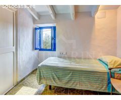 Hermosa Casa Reformada con Patio y Piscina en las Afueras de Campanet