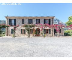 Villa de lujo con impactantes vistas a las montañas en Pollensa
