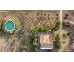 Finca para reformar con vistas, piscina y un molino antiguo