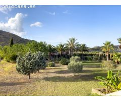 Finca para reformar con vistas, piscina y un molino antiguo