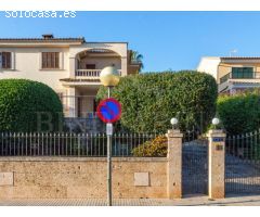 Espaciosa y moderna, con jardín y piscina privada en Aucanada