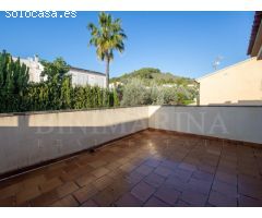 Espaciosa y moderna, con jardín y piscina privada en Aucanada