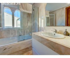 Espaciosa y moderna, con jardín y piscina privada en Aucanada