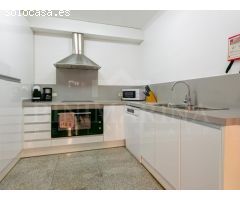 Espaciosa y moderna, con jardín y piscina privada en Aucanada
