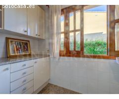 Espaciosa y moderna, con jardín y piscina privada en Aucanada