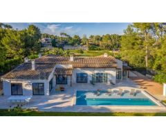 Exclusiva Villa de Diseño Reformada en el Prestigioso Golf de Son Vida, Mallorca