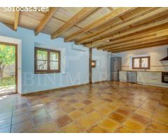 Encantadora casa mallorquina restaurada con jardín privado en Selva