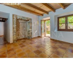 Encantadora casa mallorquina restaurada con jardín privado en Selva