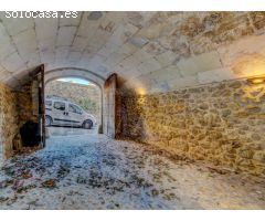 Encantadora casa mallorquina restaurada con jardín privado en Selva