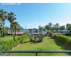 Planta baja con jardín y terraza en con vistas al mar y acceso directo a la