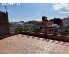Ático con terraza en edificio industrial - Ideal para estudio, oficina o