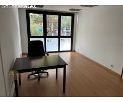 Se alquila oficina de 71 m² en planta entresuelo en plena Travessera de les