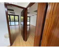 Se alquila oficina de 71 m² en planta entresuelo en plena Travessera de les