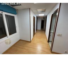 Se alquila oficina de 71 m² en planta entresuelo en plena Travessera de les