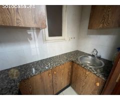 Se alquila oficina de 71 m² en planta entresuelo en plena Travessera de les